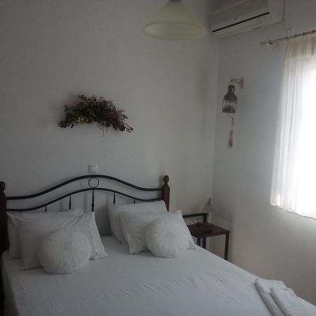 Argilily Studios Kímolos Pokoj fotografie
